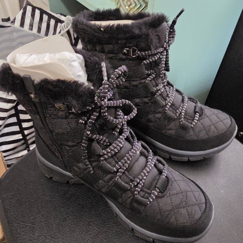 Skechers Black Quilted Winter Boots